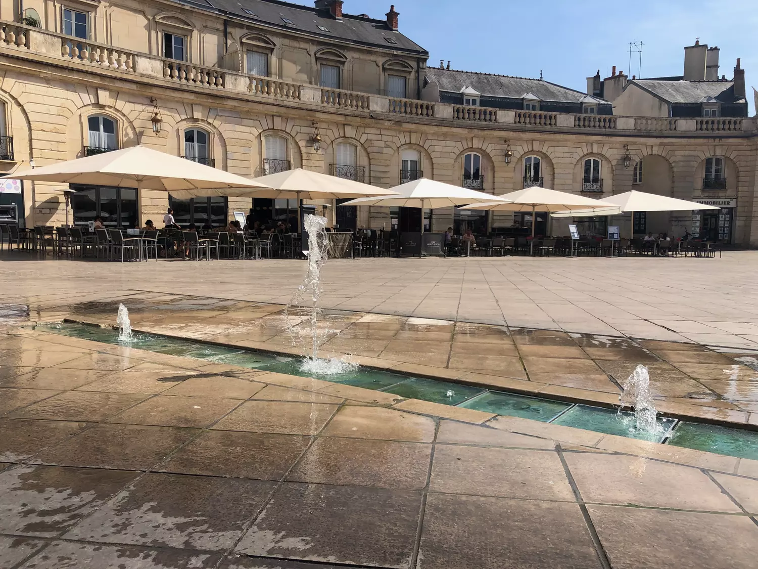  parasol Glatz pour les terrasses d’une place historique.