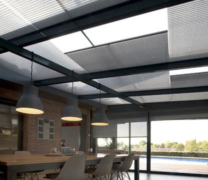 Les stores de toiture et de véranda